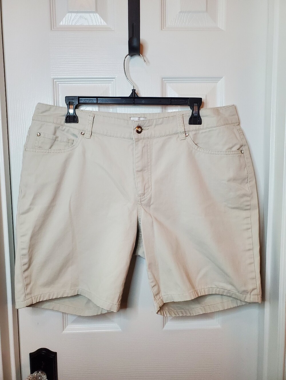 Chico's Cream Bermuda Shorts | Minimalist Coastal Grandmacore Sz. 2.5 (US 12/14)